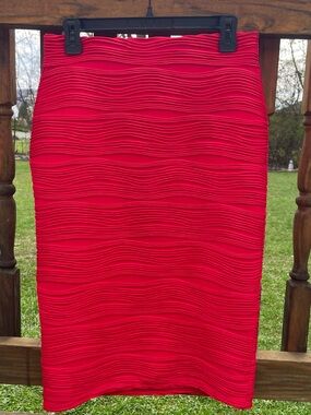 Glamour & Co. Red Textured Wave Pencil Skirt